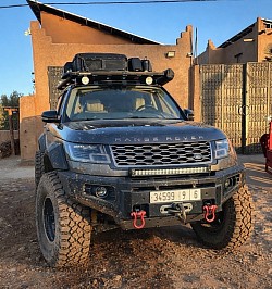 Range Rover Vogue off road